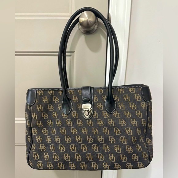 Dooney & Bourke Handbags - Signature Dooney and Bourke Handbag!